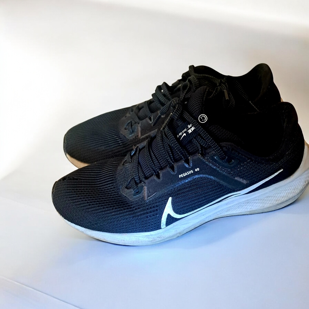 Nike Pegasus 40 Size 9.5 Womens Black And White Running Shoes